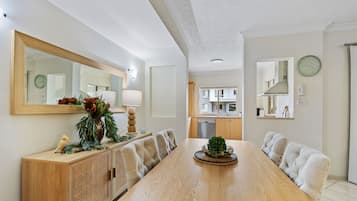 House | 2 bedrooms, desk, Internet