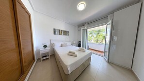 2 chambres, fer et planche à repasser, Wi-Fi gratuit, draps fournis