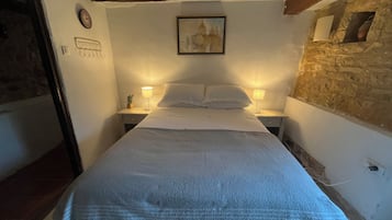 2 bedrooms, iron/ironing board, travel cot, free WiFi