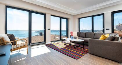 2-bedroom apartment with Bosphorus view, WiFi and AC in brilliant Istanbul