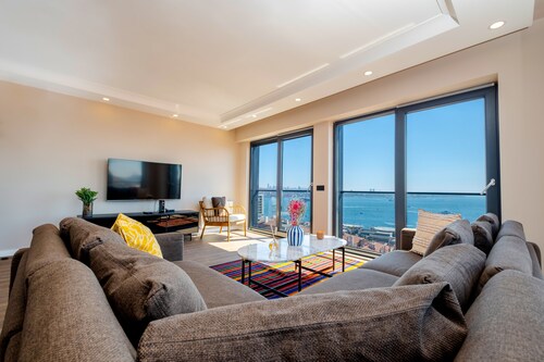 2-bedroom apartment with Bosphorus view, WiFi and AC in brilliant Istanbul
