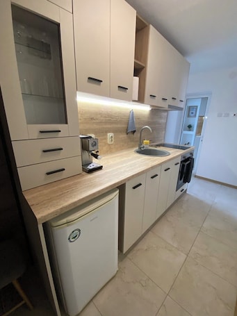 Geladeira, fogão, cooktop, cafeteira/chaleira