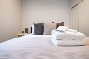 2 chambres, fer et planche à repasser, accès Internet, draps fournis