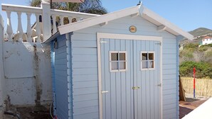 A small, light blue wooden structure with a white roof and two windows. - Cozy campground in beautiful Salobrena with WiFi, AC (Salobrena)