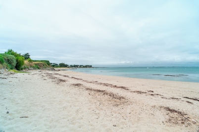 Ideally located in ST Pierre Quiberon, on the bay side. 200 meters from the beach,