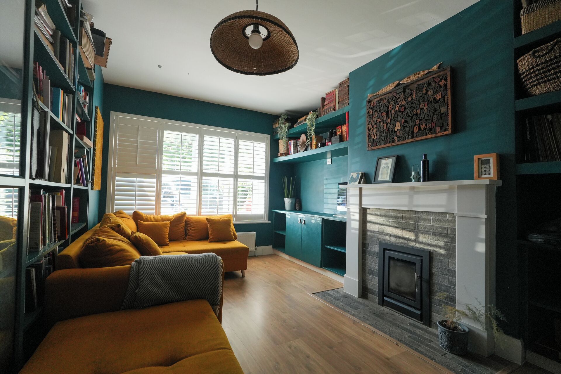 Fireplace, books, stereo, offices