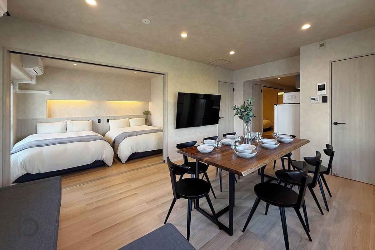 Departamento Elite, balcón, vista al río | Tabla de planchar con plancha, wifi gratis y ropa de cama 