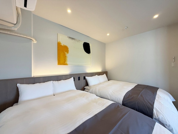 Apartament superior, balcó, vistes al riu | Planxa i posts de planxar i wifi gratuïta
