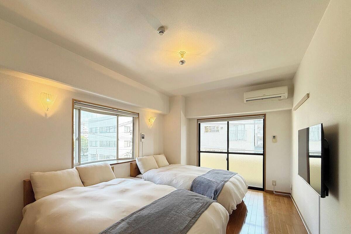 Monolocale comfort, balcone, vista fiume | Ferro/asse da stiro, Wi-Fi gratuito, lenzuola