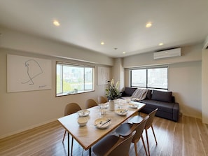 Apartament superior, balcó, vistes al riu | Sala d'estar