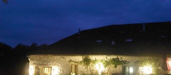 Charming renovated farmhouse with large pool