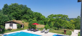 Charming renovated farmhouse with large pool