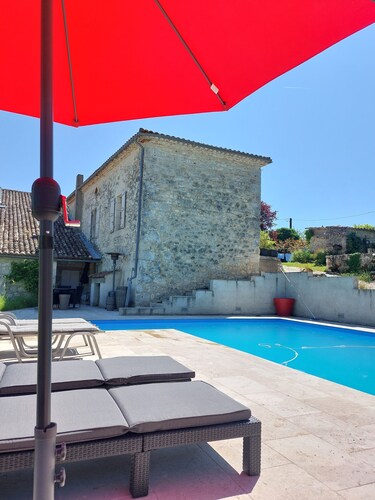 Charming renovated farmhouse with large pool