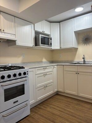 Microondas, placa de cocina