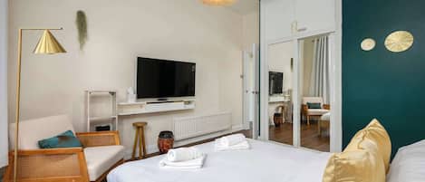 2 bedrooms, iron/ironing board, Internet, bed sheets