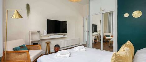 2 habitaciones, tabla de planchar con plancha, internet y ropa de cama