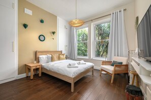 2 slaapkamers, een strijkplank/strijkijzer, internet, beddengoed