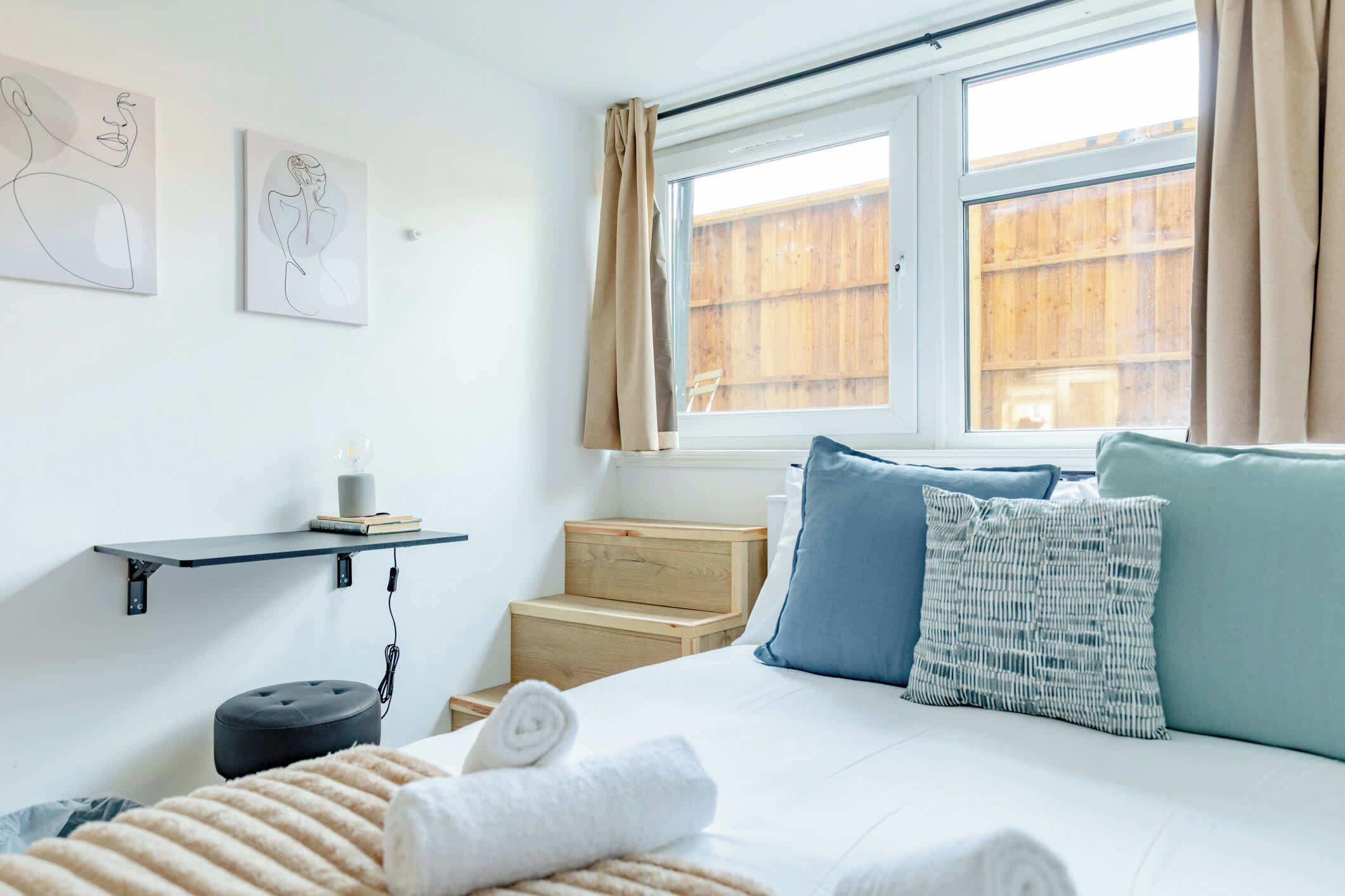4 habitaciones, tabla de planchar con plancha, wifi y ropa de cama 