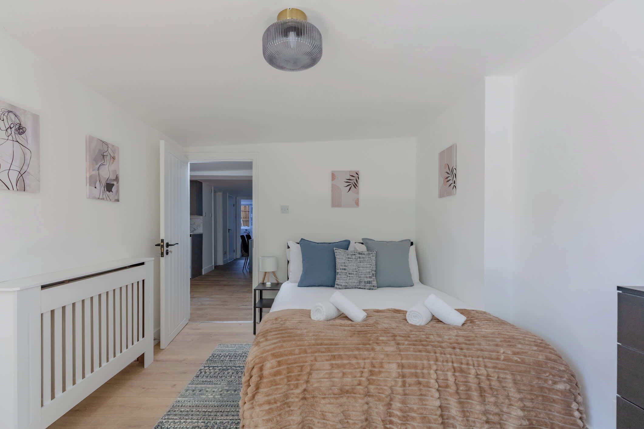 4 bedrooms, iron/ironing board, WiFi, bed sheets