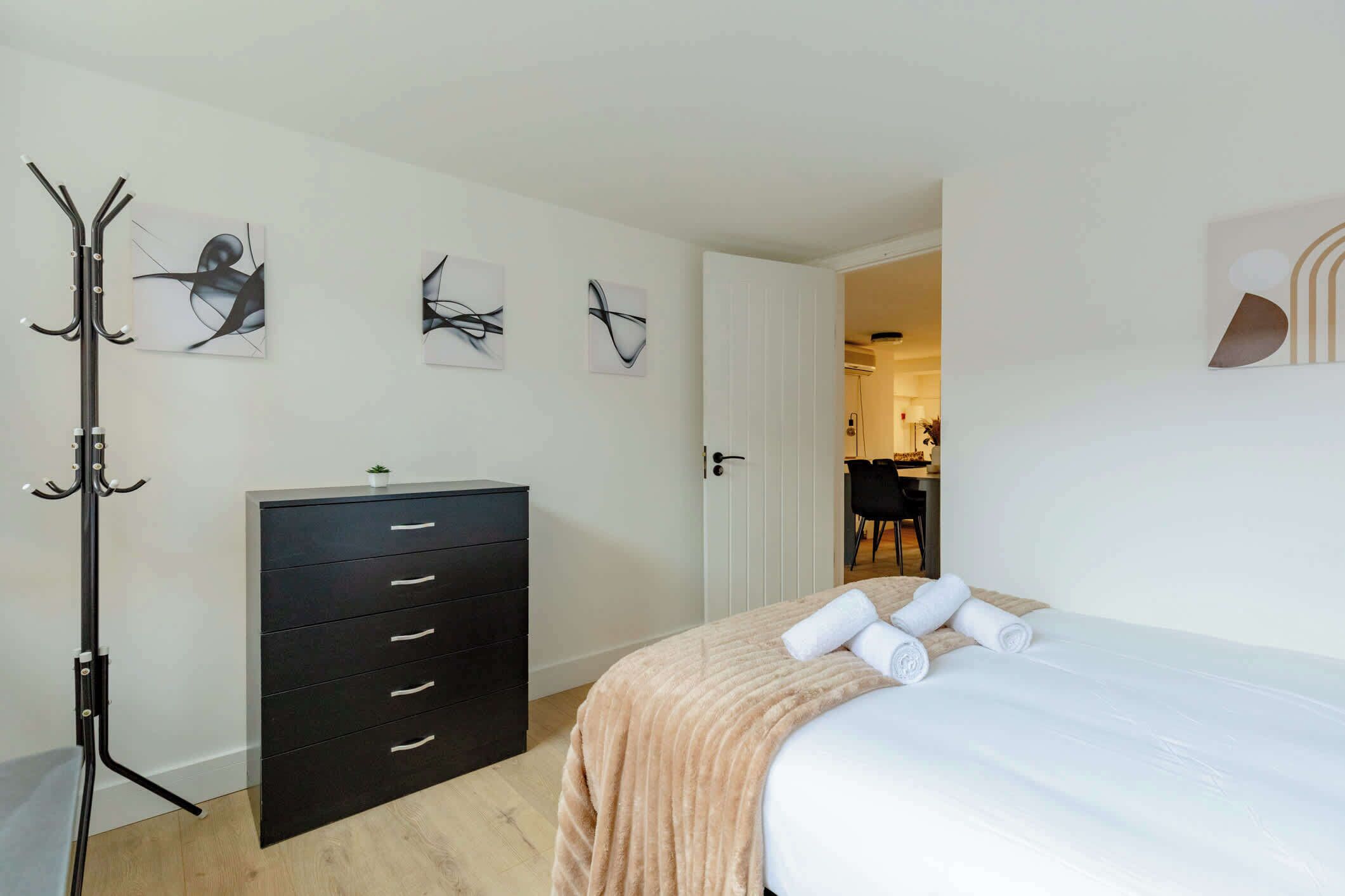 4 Schlafzimmer, Bügeleisen/Bügelbrett, WLAN, Bettwäsche