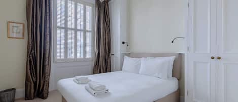 2 habitaciones, tabla de planchar con plancha, internet y ropa de cama