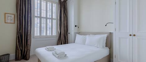 2 bedrooms, internet, bed sheets