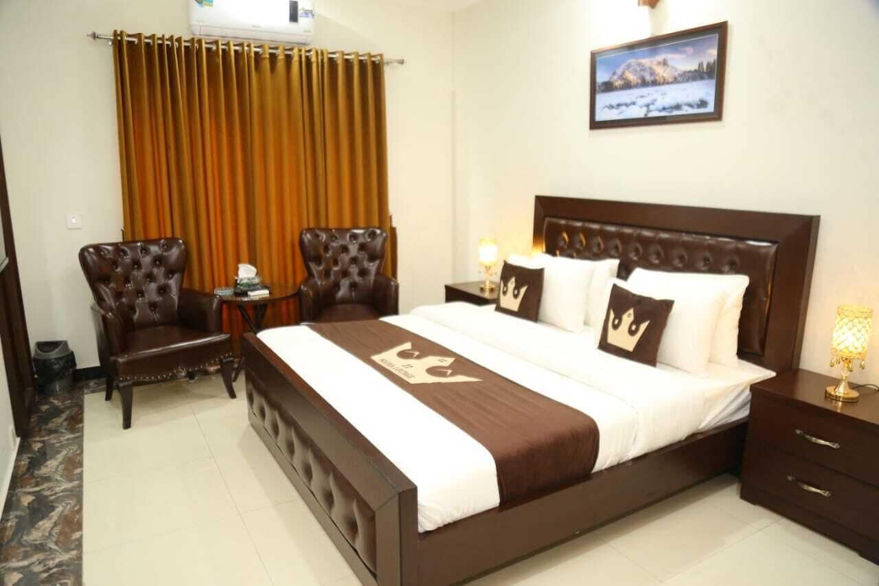 9 bedrooms, iron/ironing board, WiFi, bed sheets