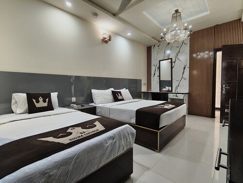 Luxurious 18-bedroom hotel with WiFi, AC in F-8/4 near Centaurus Mall Islamabad