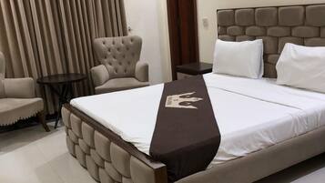 9 bedrooms, iron/ironing board, WiFi, bed sheets