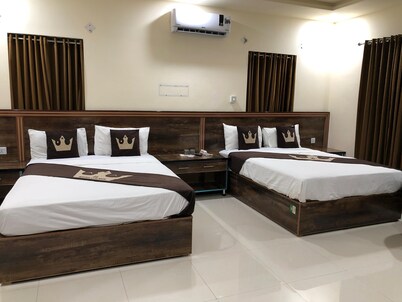 Luxurious 18-bedroom hotel with WiFi, AC in F-8/4 near Centaurus Mall Islamabad