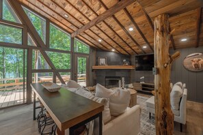 Smart TV, fireplace
