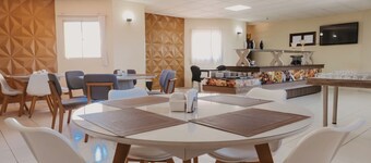 阿拉里皮納皇宮飯店