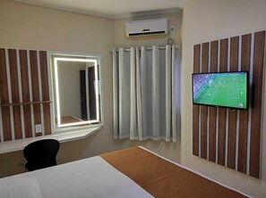 Chambre Double Confort, vue ville | Literie de qualité supérieure, bureau, rideaux occultants