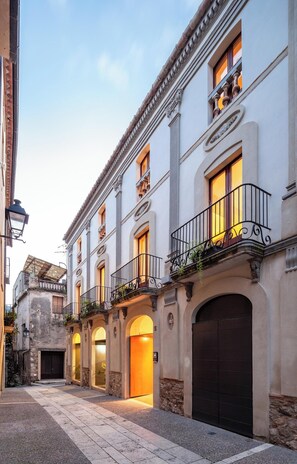Front of property - Hotel Casa Marcial (Besalú)