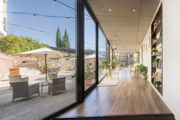 40-inch flat-screen TV with cable channels - Hotel Casa Marcial (Besalú)