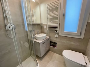 Apartment, 4 Bedrooms, Balcony, Garden View | Bathroom - Spacious Villa on two Floors With Corner Garden (Caorle)