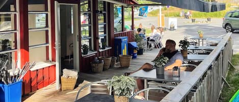 House | Outdoor dining