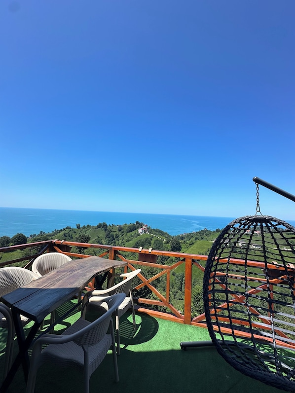 Bungalow familiar, vistas al mar, junto a la pista de esquí | Vistas desde la habitación