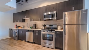 Private kitchen - Stylish 2BR Cozy South Loop Suite  Near McCormick (Chicago)