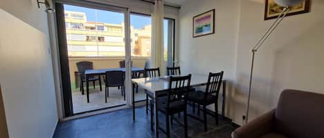 Apartment | Dining