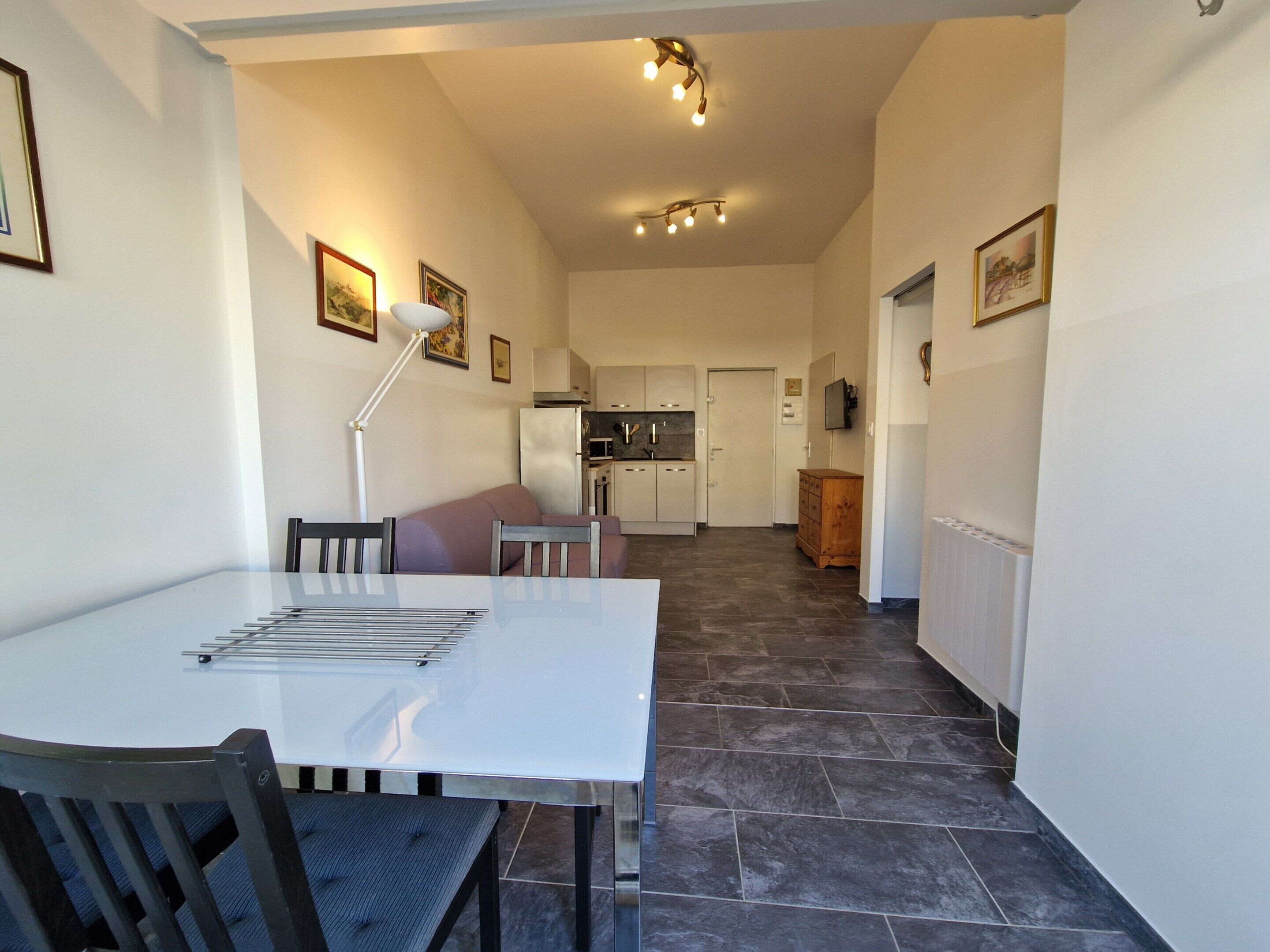 Apartment | Dining