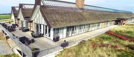 المنشأة من الخارج