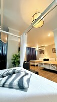 Basic Triple Room, Non Smoking | Desk