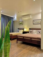 Family Triple Room | Desk