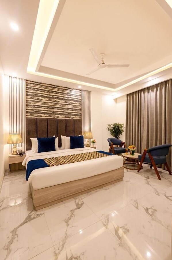 Kahden hengen comfort-huone (yksi tai kaksi sänkyä), kaupunkinäköala | Työpöytä, kannettavalle tietokoneelle sopiva työtila, ilmainen Wi-Fi