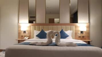 Deluxe Studio | In-room safe, blackout curtains, iron/ironing board, free WiFi