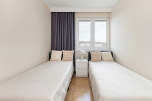 3 bedrooms, desk, iron/ironing board, WiFi