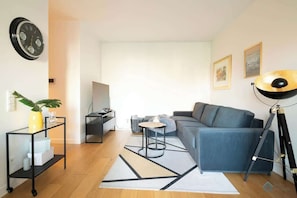 TV, offices - Stylish Apartment with a Balcony | Parking | Close to the Old Town (Gdańsk)