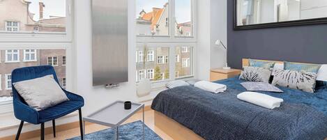 1 dormitori, planxa i posts de planxar, wifi i roba de llit