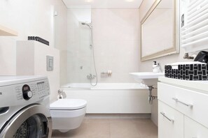 Douche, sèche-cheveux